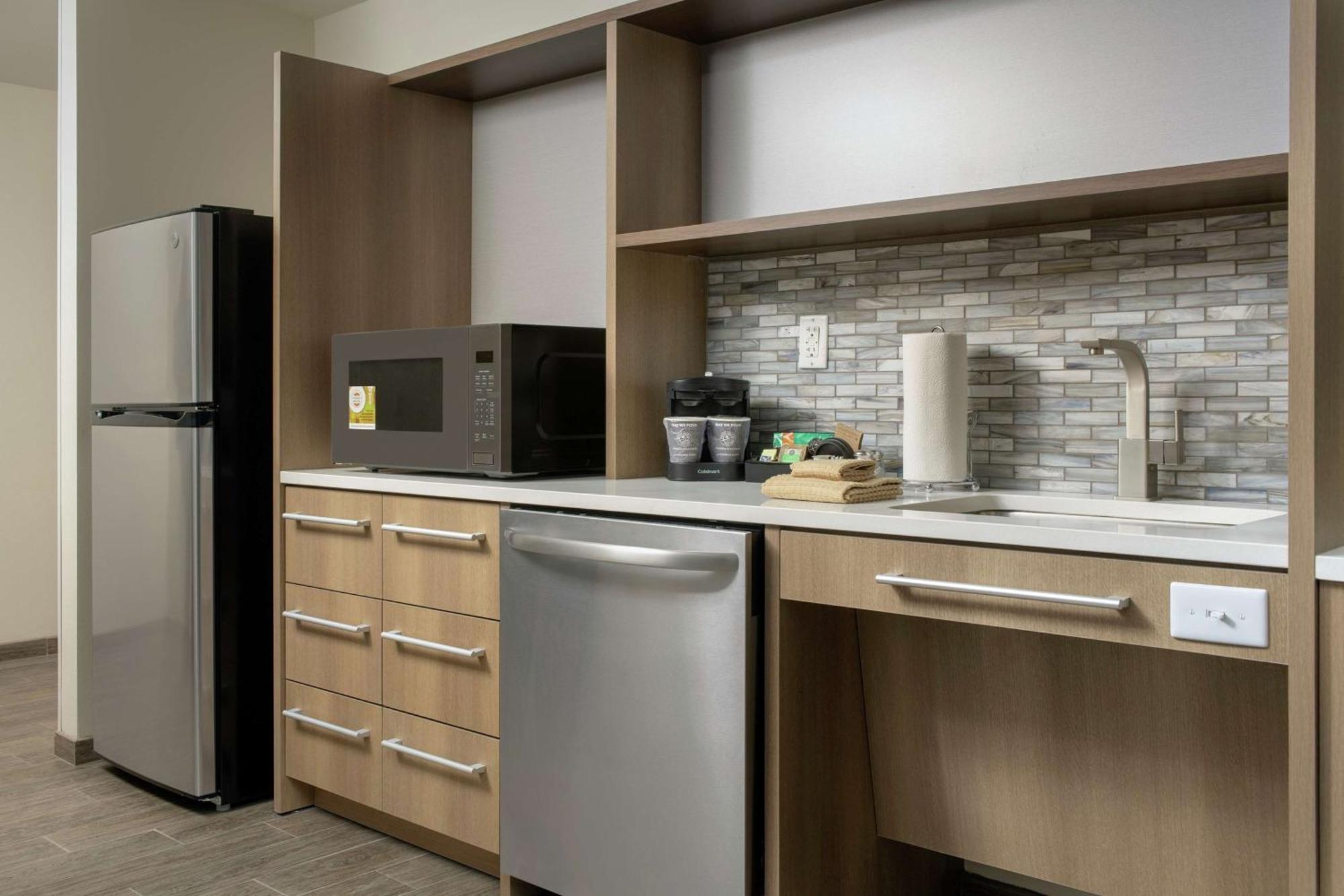 Home2 Suites By Hilton Edison Exterior photo